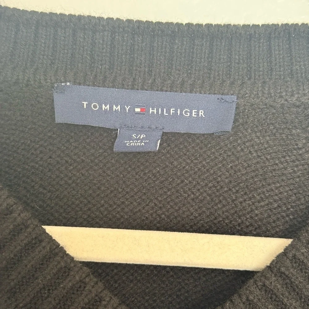 Tommy Hilfiger Women’s V-Neck Sweater